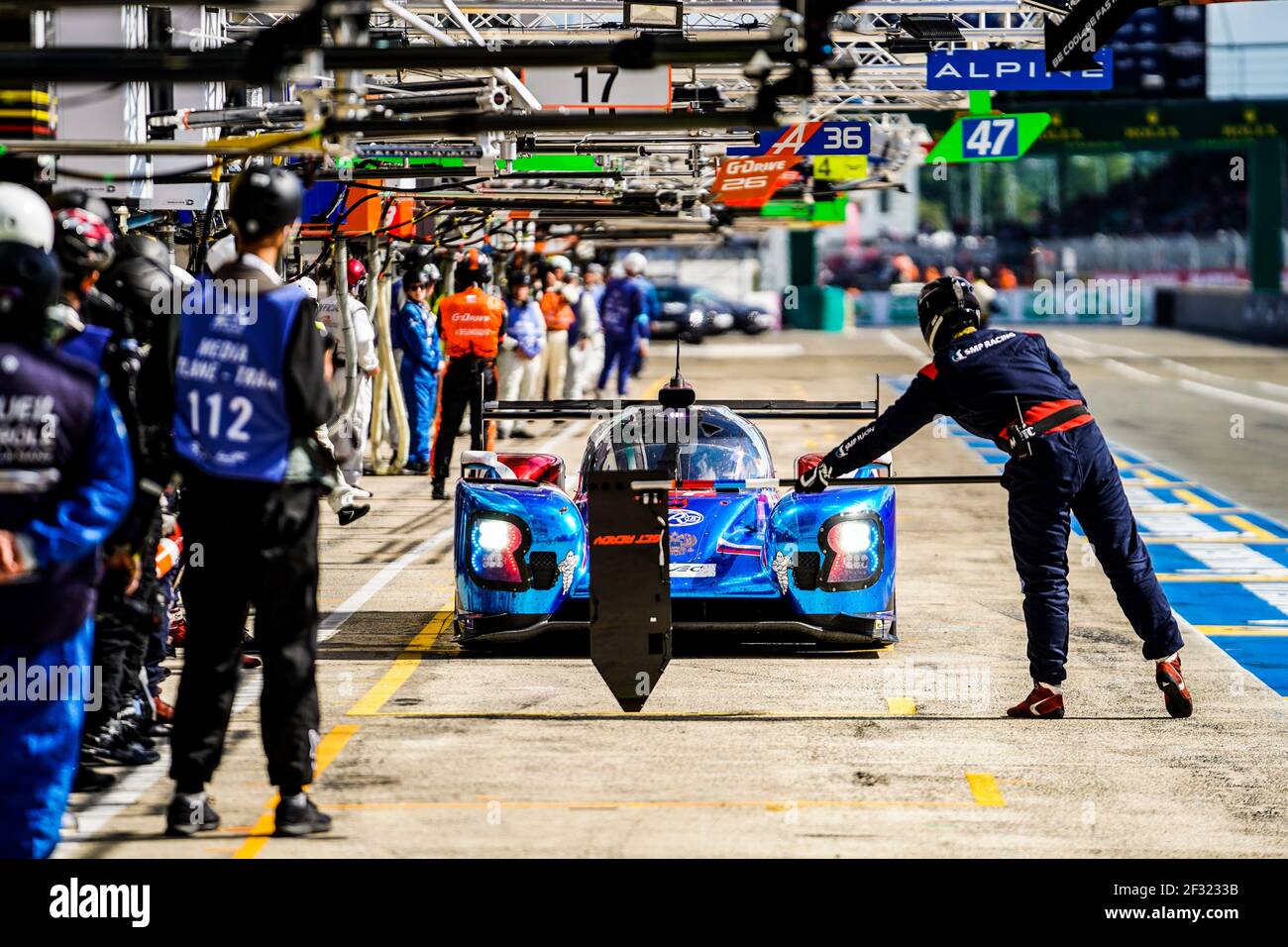 17 SARRAZIN Stephane (fra), ORUDZHEV Eegor (rus), Sergey SIROTKIN (RUS), BR Engineering BR1 AER team SMP, Pitstop pendant la course de 24 heures du Mans 2019, du 15 au 16 juin au circuit du Mans, France - photo Antonin Vincent / DPPI Banque D'Images