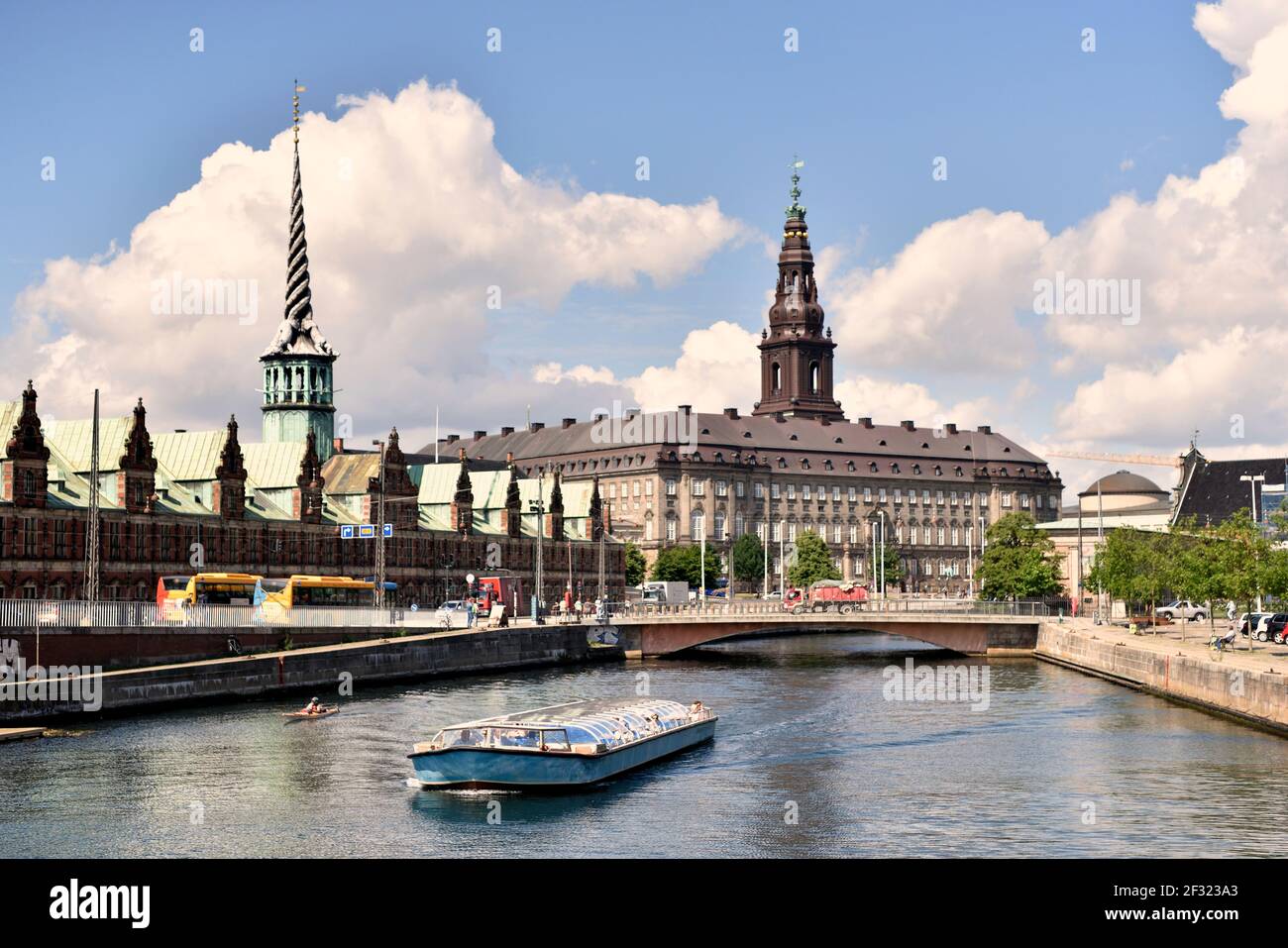 Géographie / Voyage, Danemark, Copenhague, canal Frederiks avec Christiansborg Palac, droits-supplémentaires-autorisations-Info-non-disponible Banque D'Images