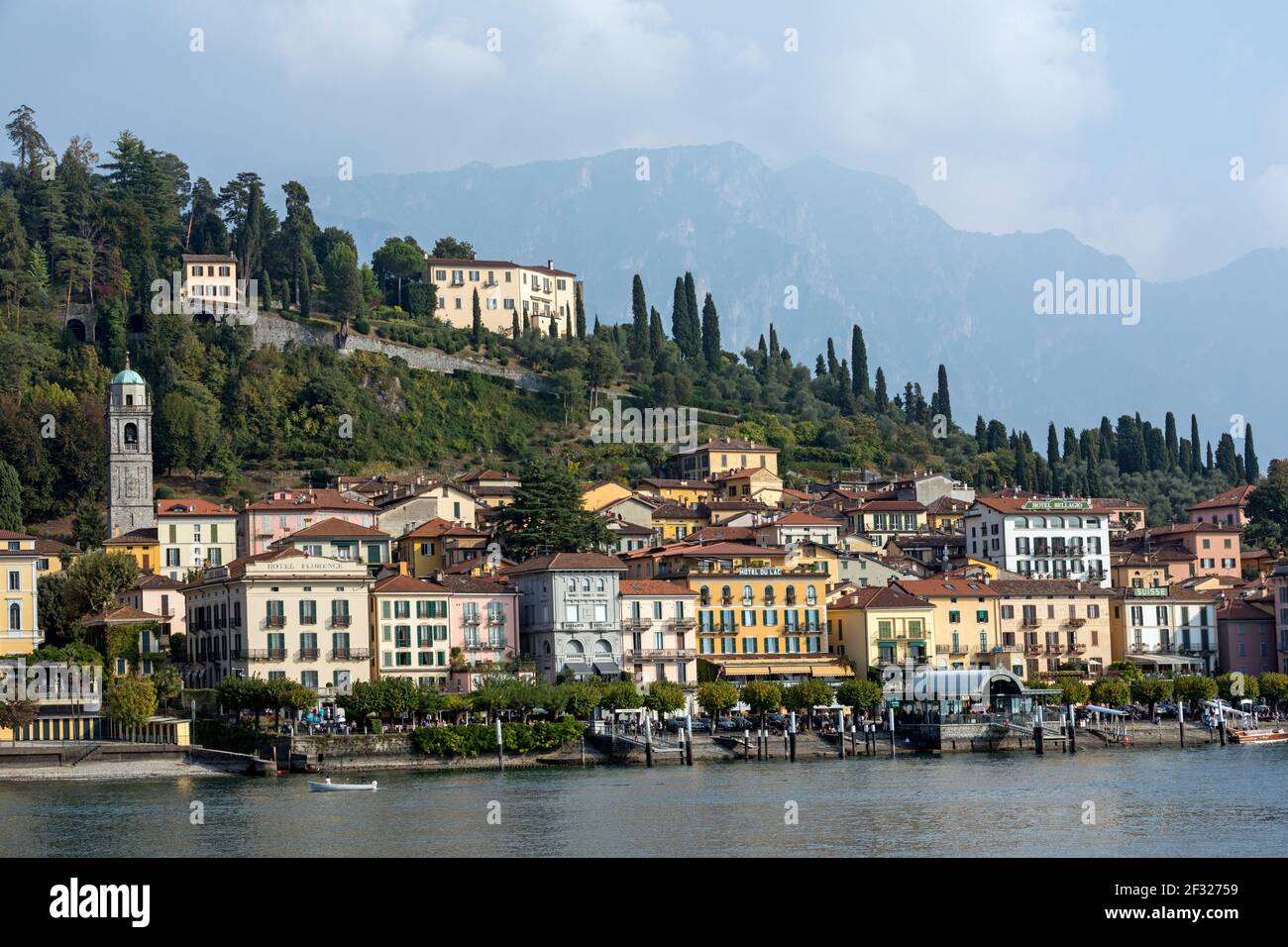 Italie, Lombardie, Bellagio, vue sur le village depuis le lac Banque D'Images