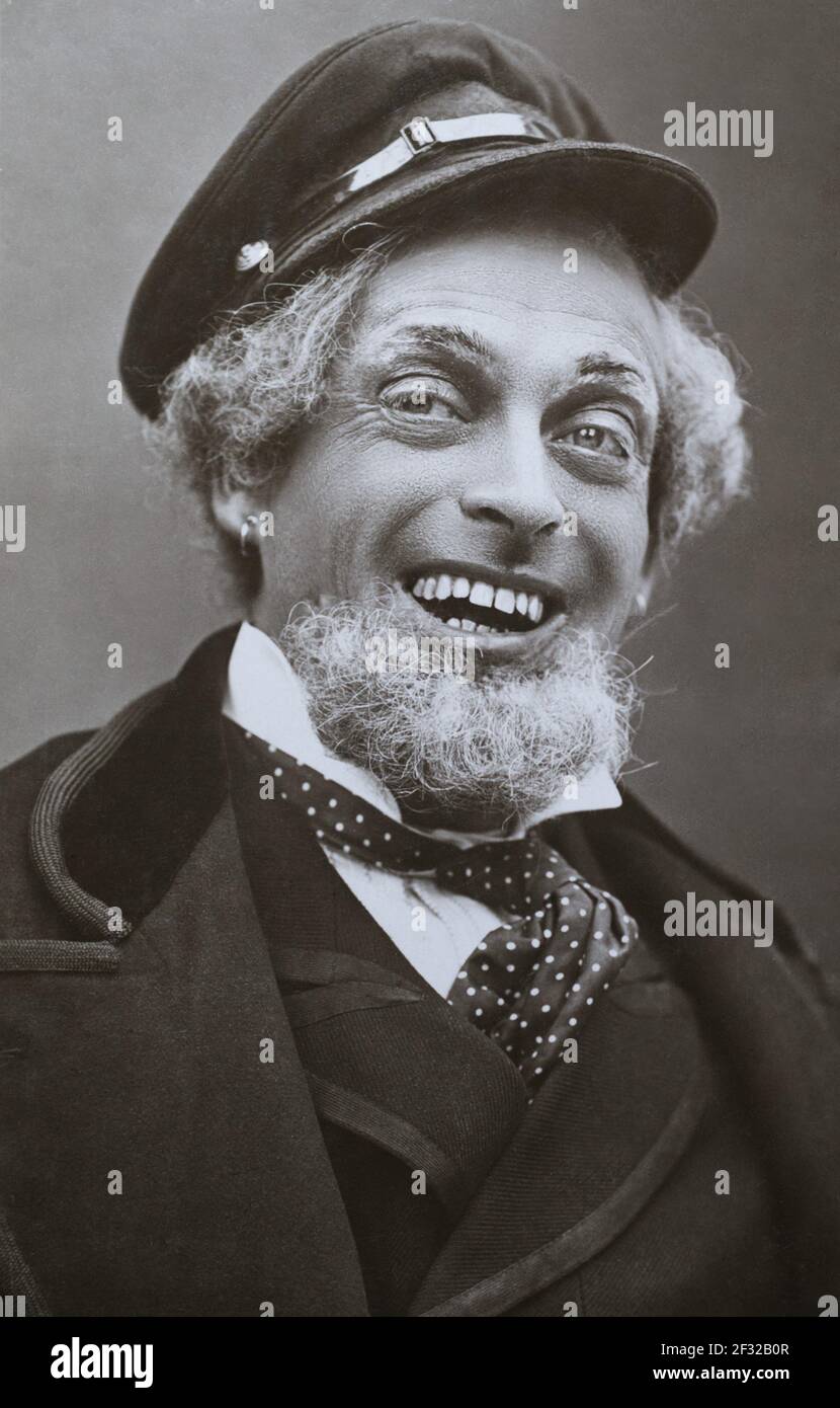 Cyril Francis Maude (1862 – 1952), célèbre acteur et gérant anglais victorien et édouardien, a posé en costume de capitaine Barley de la pièce « Beauty and the Barge », c. 1904. Tiré d'une carte postale photographique de l'époque. Banque D'Images