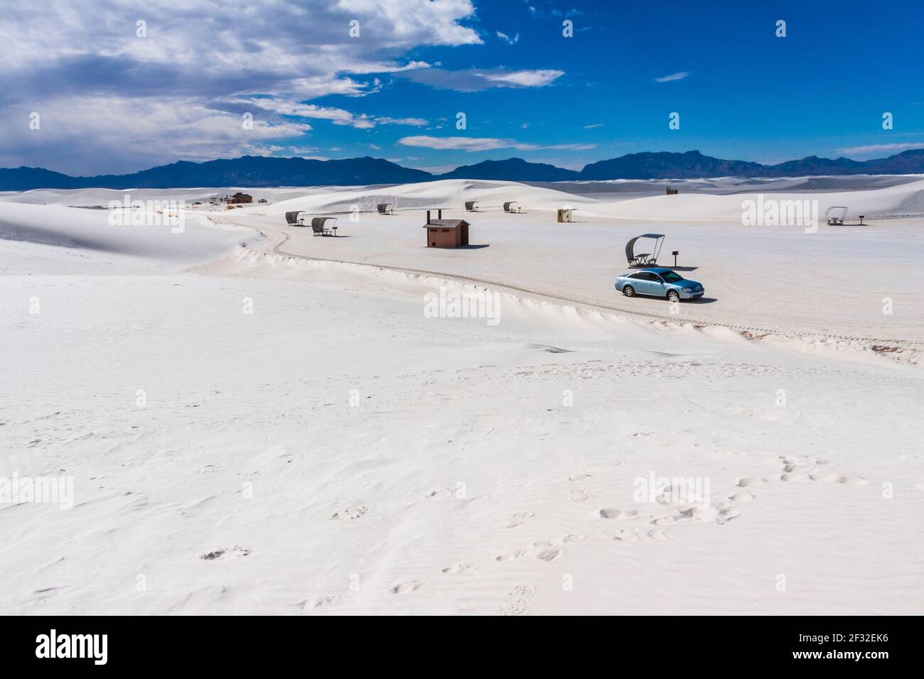 Dunes de sable au parc national de White Sands, au Nouveau-Mexique, une matinée froide en février. Le parc de White Sands se trouve à l'extrémité nord du désert de Chihuahuan. Banque D'Images