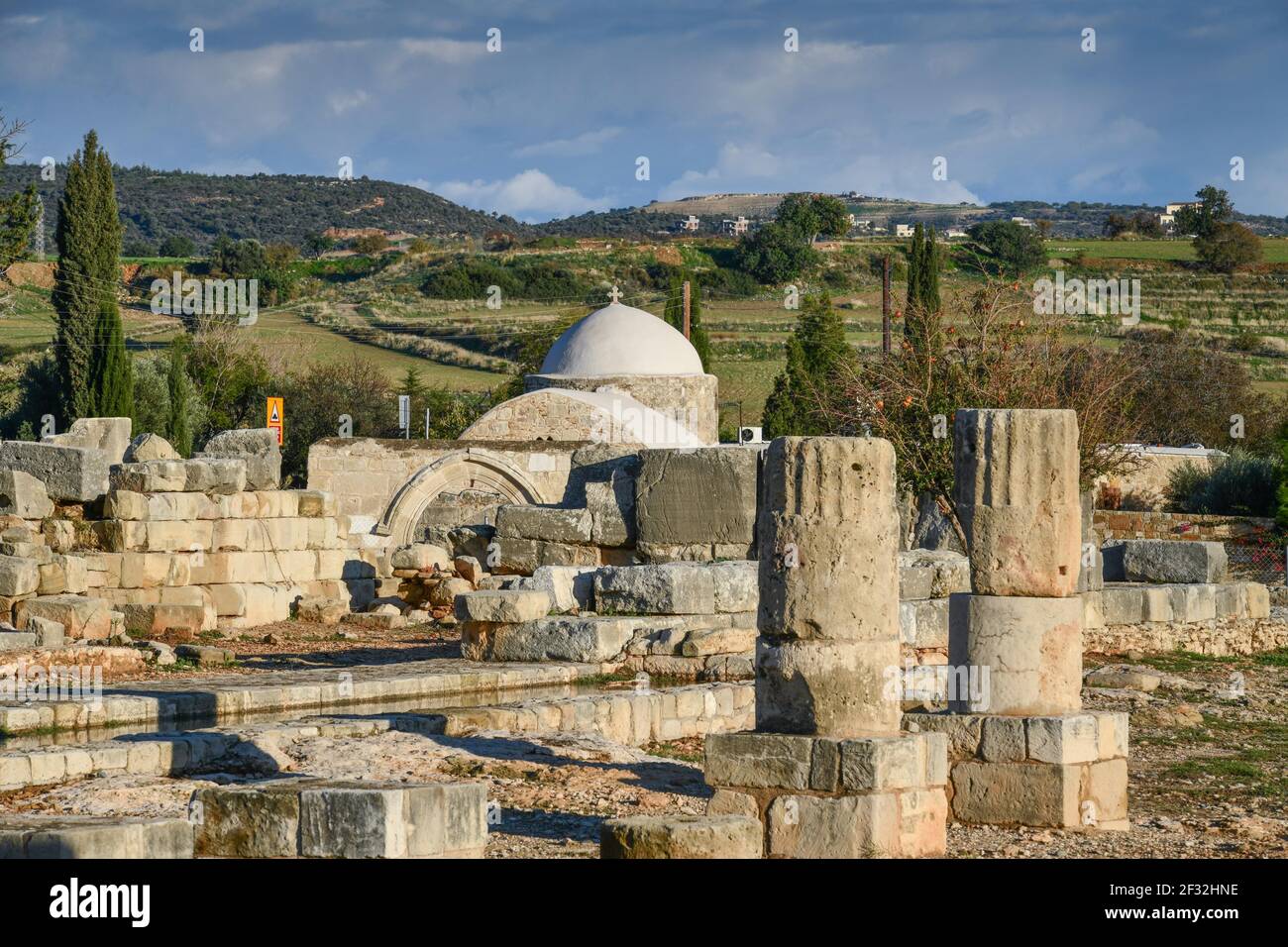 Sanctuaire d'Aphrodite, église de Katholiki, site de fouilles de Old Paphos, Kouklia, Chypre Banque D'Images