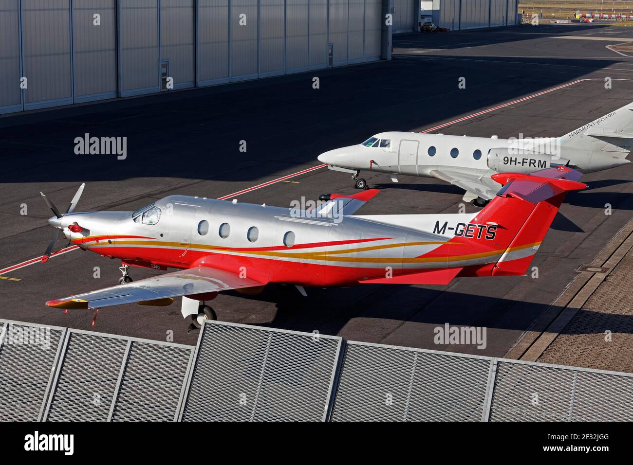 Pilatus PC-12/47E avion d'affaires turbopropulseur à moteur unique au Jet Aviation Executive terminal, aéroport de Düsseldorf, Rhénanie-du-Nord-Westphalie, Allemagne Banque D'Images