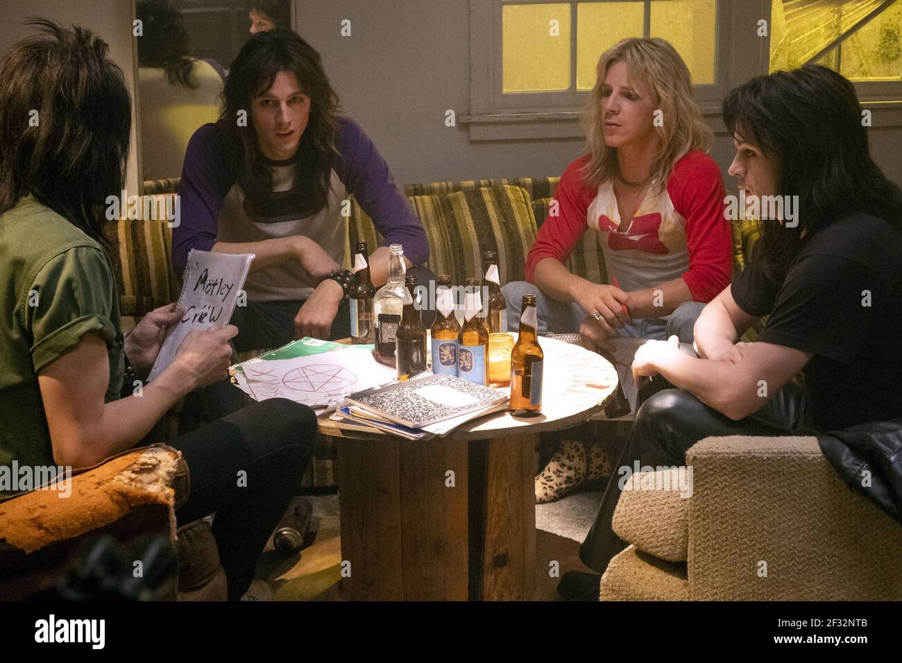 MITRAILLEUSE KELLY, DOUGLAS BOOTH, DANIEL WEBBER, IWAN RHEON, THE DIRT, 2019, ©JAKE GILES NETTER/NETFLIX Banque D'Images