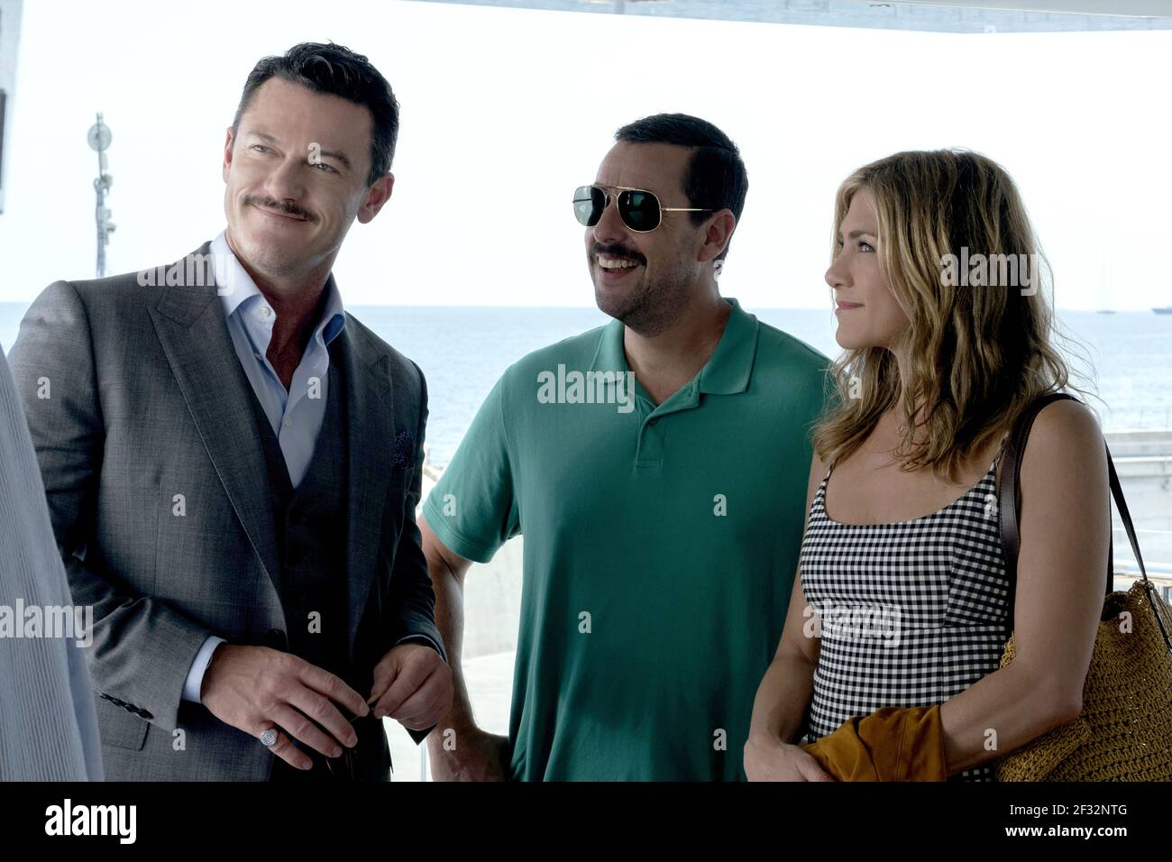 EVANS,SANDLER,ANISTON, MEURTRE MYSTÈRE, 2019, ©SCOTT YAMANO/NETFLIX Banque D'Images