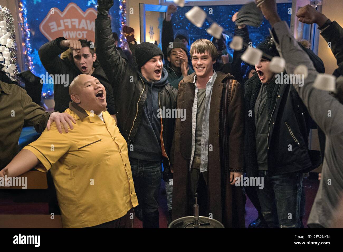 JACOB BATALON, JON CHAMPAGNE, MITCHELL HOPE, JAMIE CHAMPAGNE, LAISSE LA NEIGE, 2019, ©STEVE WILKIE/NETFLIX Banque D'Images