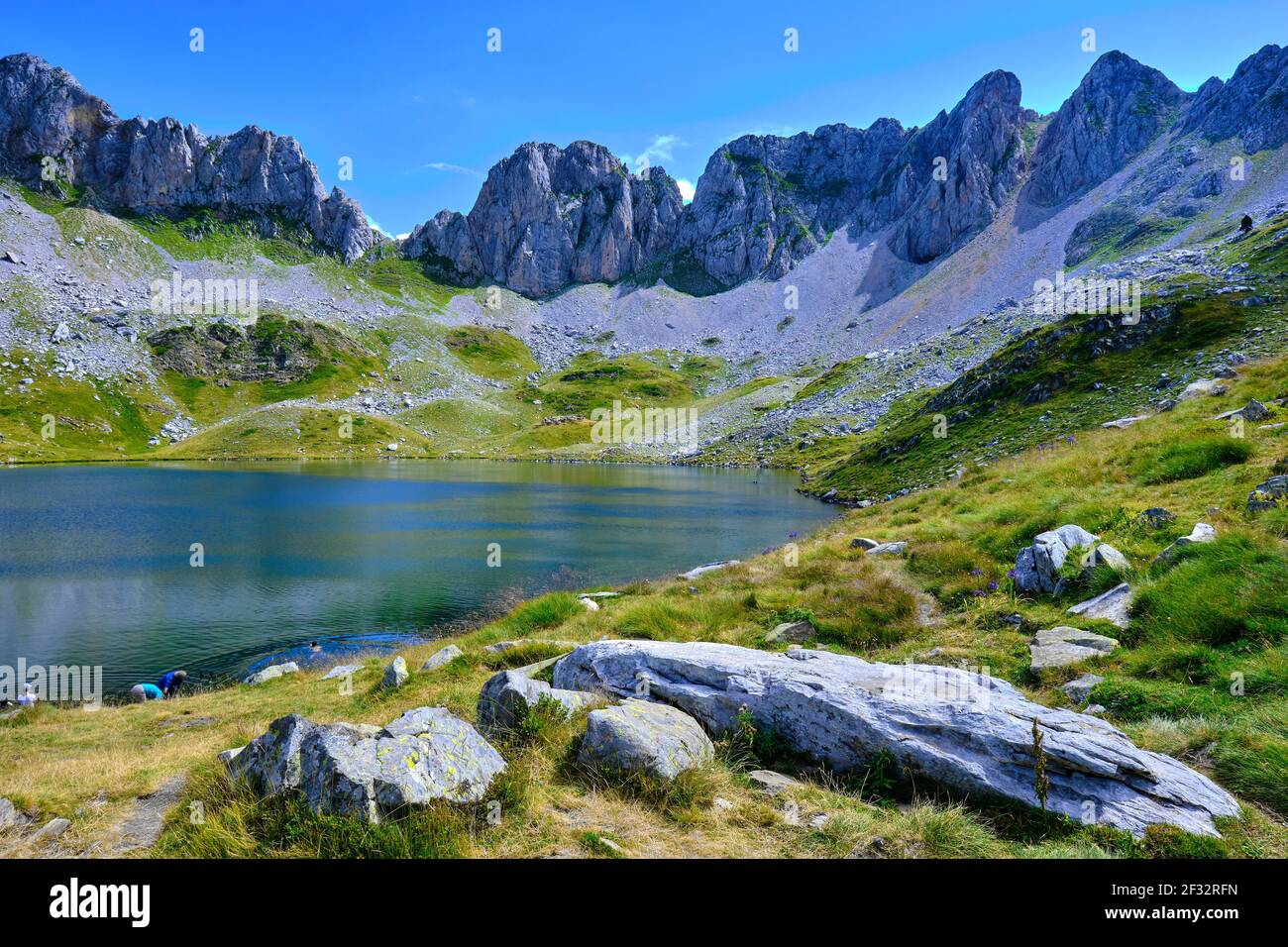 IBON de Acherito montagne lac de glaciar. Itinéraire IBON de Acherito. Banque D'Images