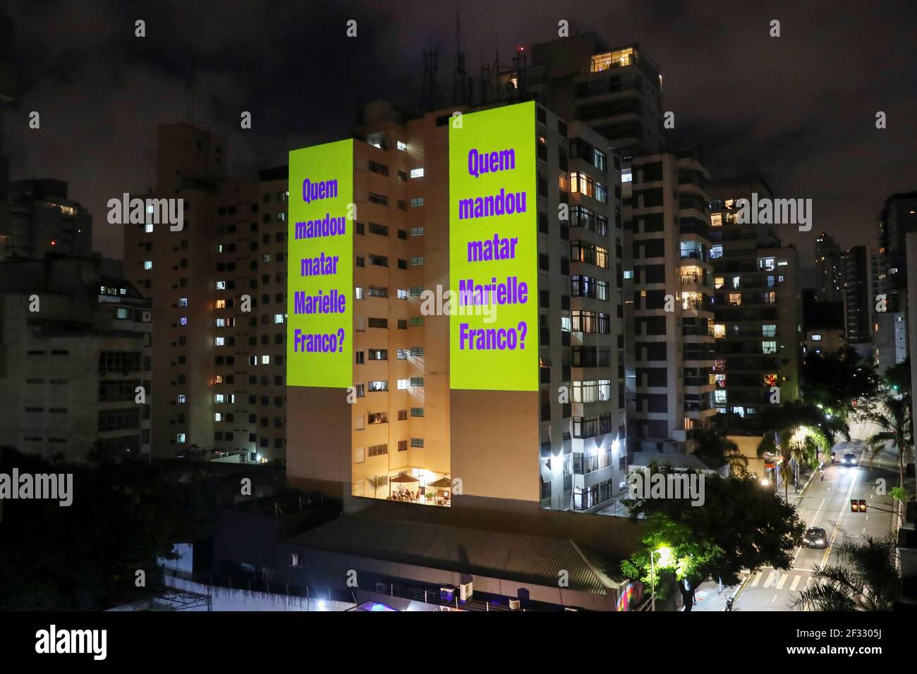 L Expression Qui A Ordonne De Tuer Marielle Franco Est Projetee Sur Un Batiment Lors D Un Hommage A L Occasion Du Troisieme Anniversaire Du Meurtre De Feu Activiste Et Conseillere A Sao