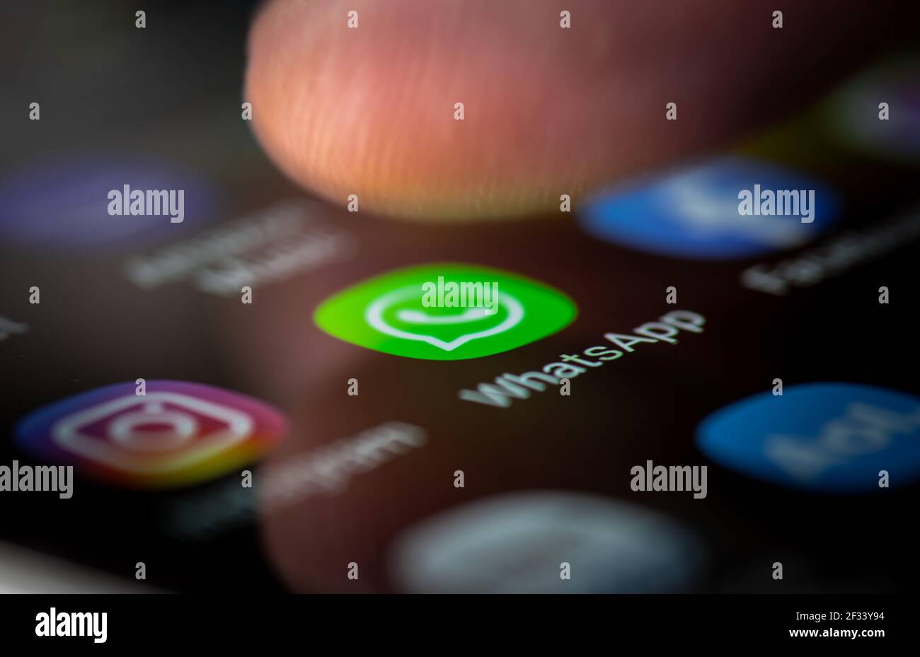 L'icône de l'application WatsApp telle qu'elle apparaît sur l'écran d'un smartphone Android. Banque D'Images