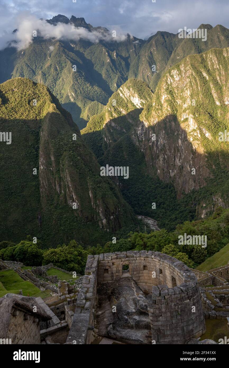 Site classé au patrimoine mondial de l'UNESCO, le Machu Picchu est l'un des rares sites du patrimoine culturel et naturel au monde. Banque D'Images