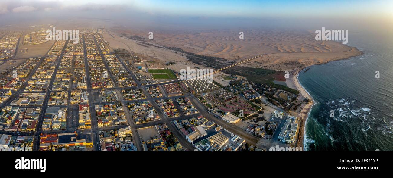 Photo aérienne de la ville de Swakopmund en Namibie Banque D'Images