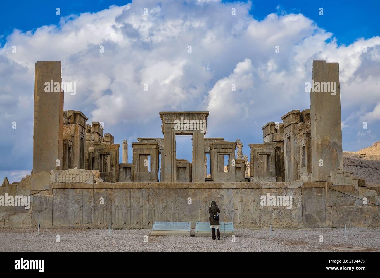 Shiraz, Iran - 15 décembre 2015 : les ruines de Tachara, le palais de Darius le Grand à Persepolis, ancienne capitale de l'empire perse Banque D'Images