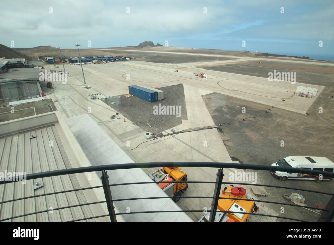 SAINTE-HÉLÈNE - 12 OCTOBRE 2015 : vue depuis la tour de contrôle de la circulation aérienne de l'aéroport international de Sainte-Hélène, alors que la construction approche de l'achèvement Banque D'Images