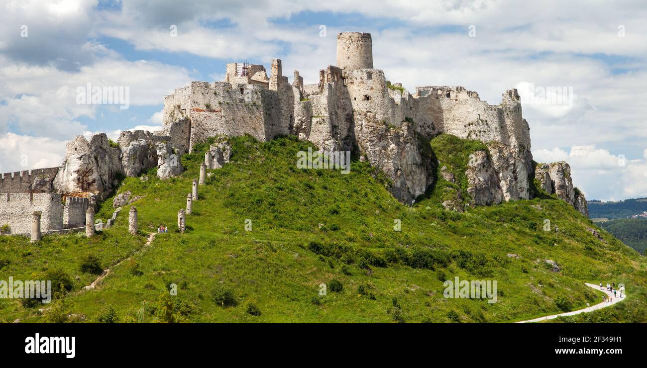 La ruine du château de Spissky hrad près de la ville ou du village de Spiske Podhradie, la région de Spas, la Slovaquie, l'Europe, le plus grand château slovaque Banque D'Images