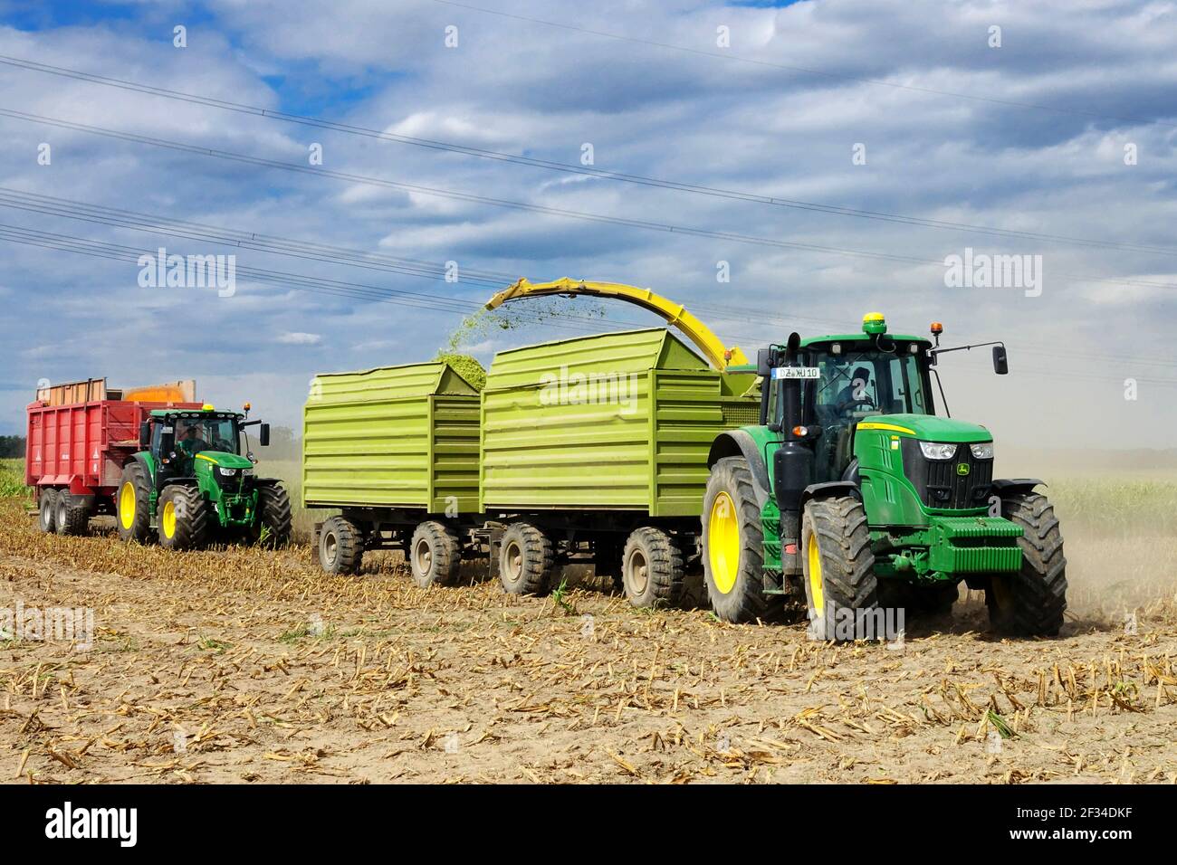 Remorque de tracteur John Deere en service récolte de maïs tracteurs  Allemagne Photo Stock - Alamy