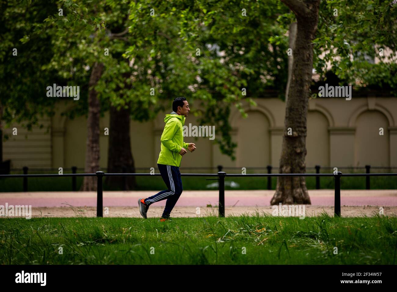 Membre du public qui se présente au parc St. James, dans le centre de Londres Banque D'Images