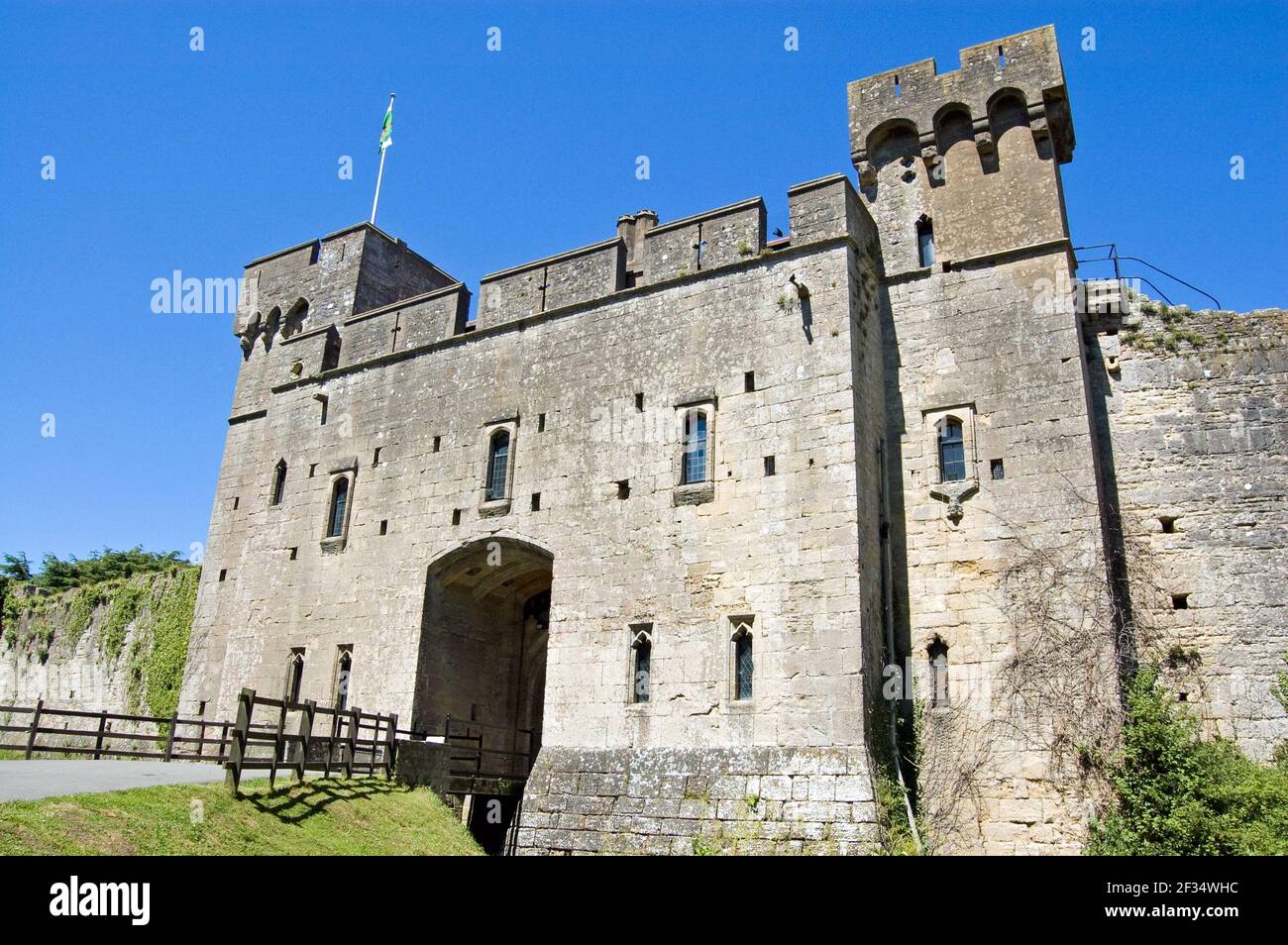 Le pont-levis principal et la tour du château de Caldicot, Monbucshire, pays de Galles. Structure médiévale, des centaines d'années. Banque D'Images