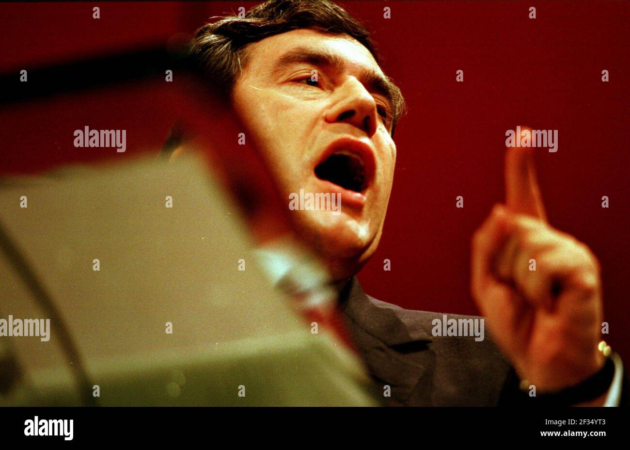 Gordon Brown s'exprimant à la Conférence du Parti travailliste 1998à Blackpool a revu ses prévisions économiques à la baisse Banque D'Images