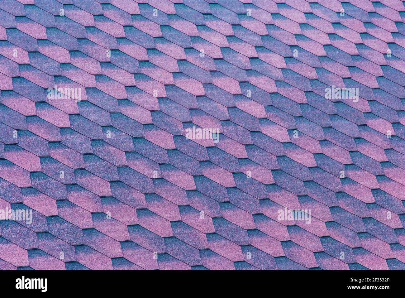 Tuile de toit couleur pourpre motif géométrique, texture mosaïque, fond carré. Banque D'Images