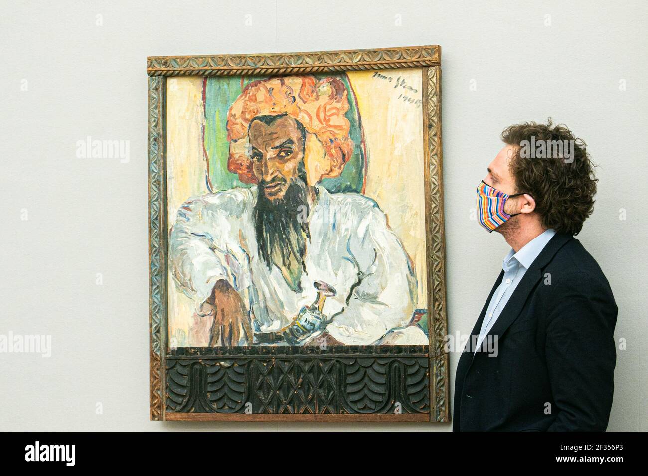 BONHAMS: NEW BOND STREET, LONDRES, ROYAUME-UNI 15 MARS 2021. Arabe avec Dagger par Irma Stern. Estimation: £700,000-1,000,000 - Aperçu de la vente d'art moderne et contemporain africain de Bonhams à Bonhams New Bond Street. La vente elle-même aura lieu le mercredi 17 mars. Credit amer ghazzal/Alamy Live News - image ID: 2F355W6 Banque D'Images