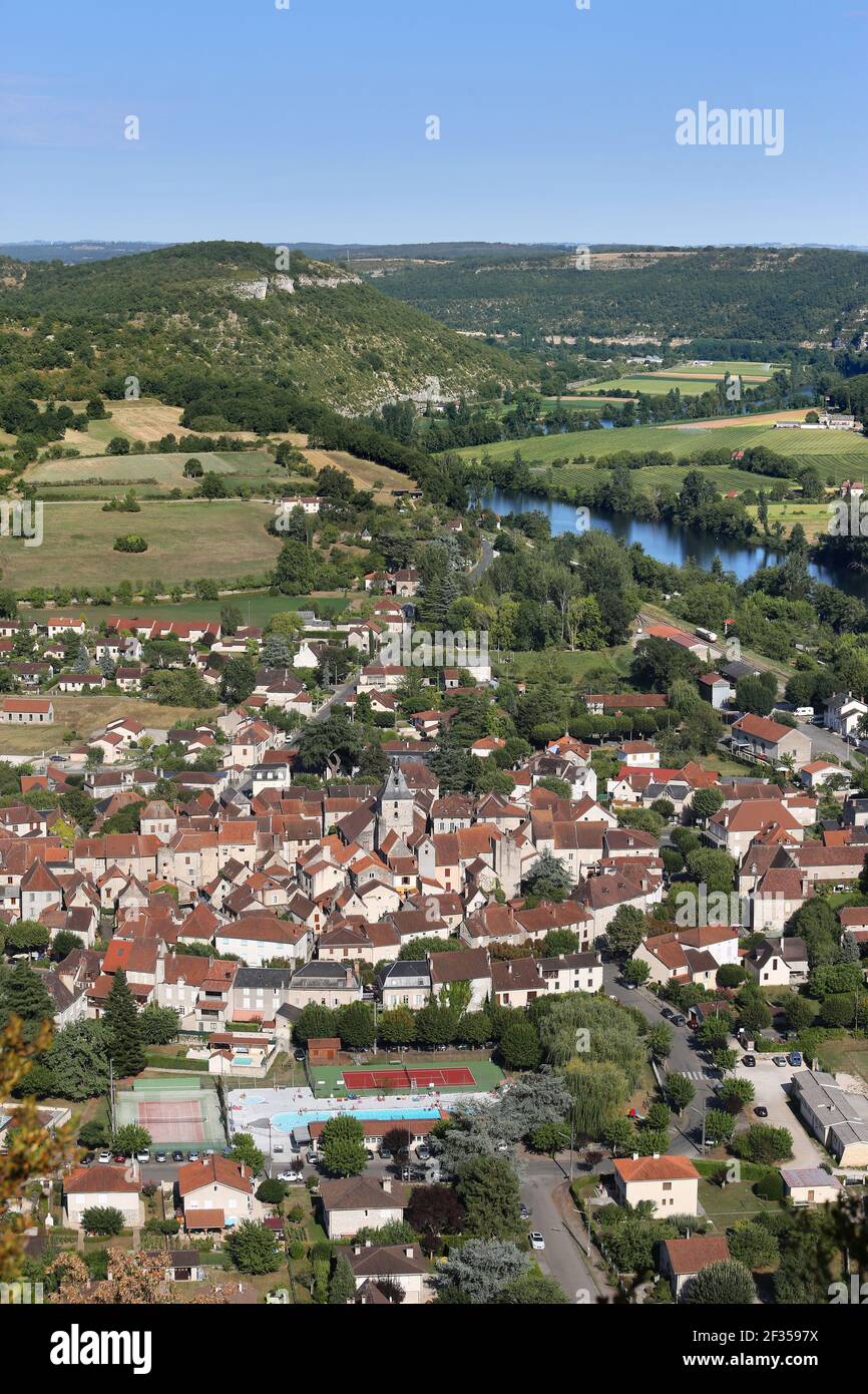 Cajarc (sud de la France) : vue d'ensemble du village et du Lot Banque D'Images