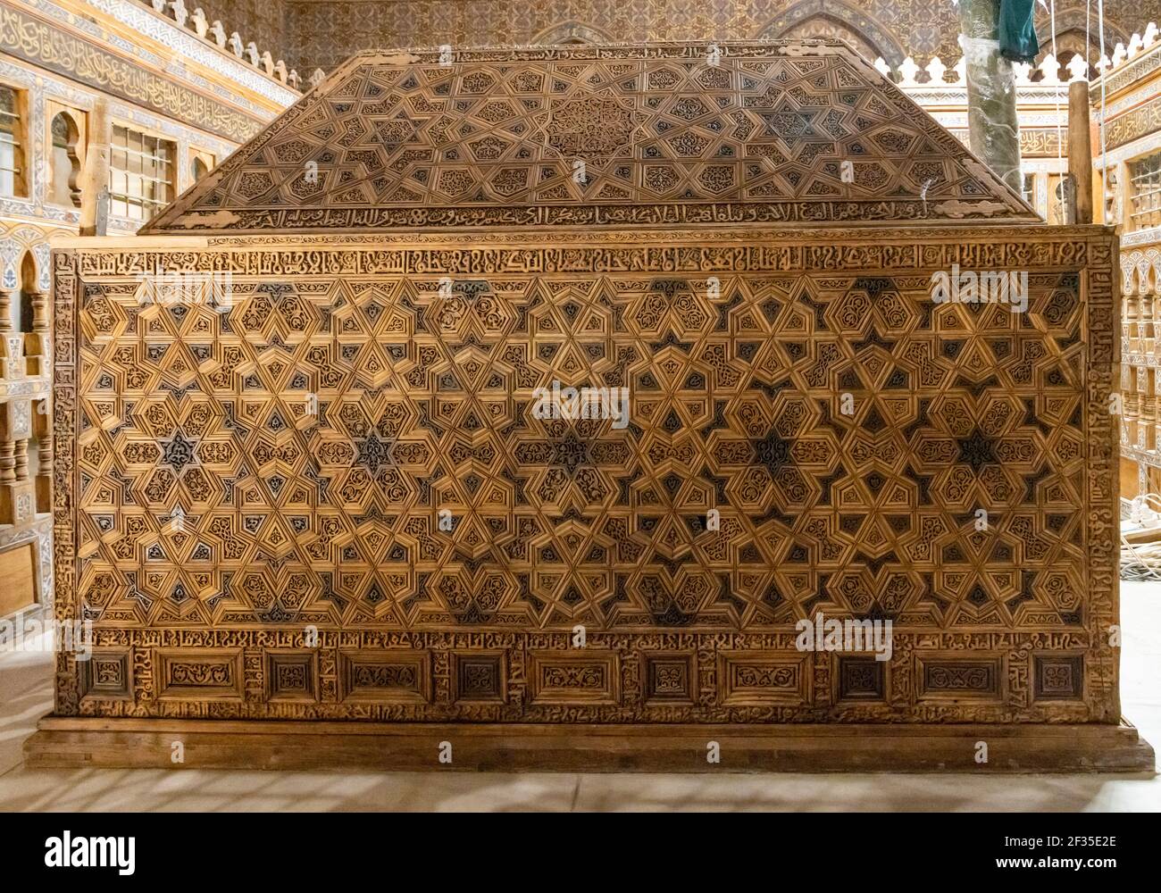 Cénotaphe en bois sculpté de Saladin, mausolée d'Imam al-Shafi'i, le Caire, Égypte Banque D'Images