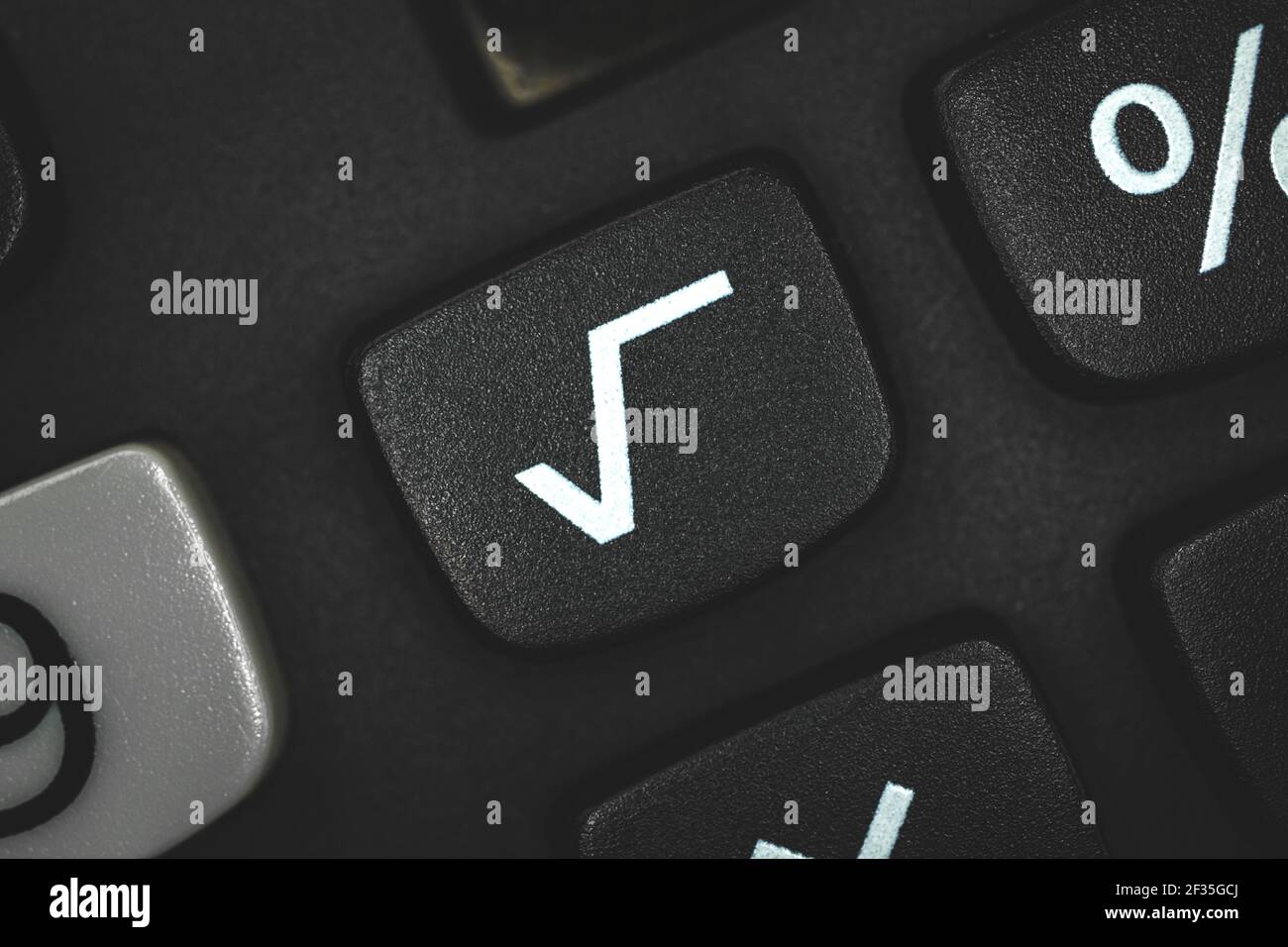 Symbole ou signe de fraction sur la photo de gros plan du clavier de la  calculatrice Photo Stock - Alamy