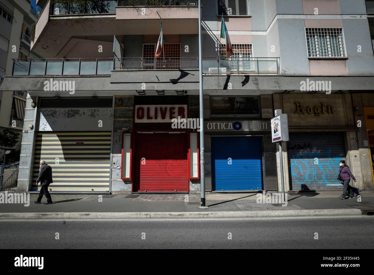 Rome et Latium dans la zone rouge, les rues commerçantes de la capitale ont semi-déserté en raison de la fermeture de la plupart des boutiques de la photo viale Libia usage éditorial seulement Banque D'Images