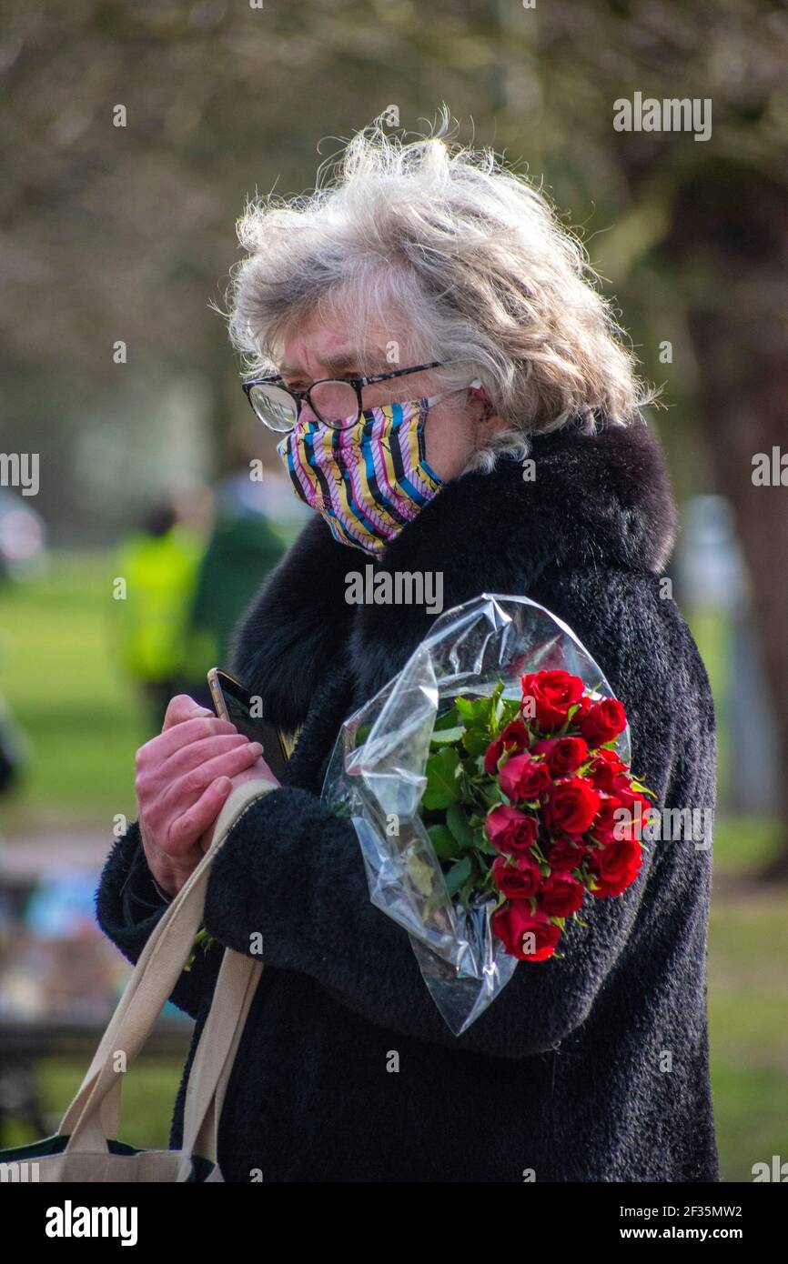 Londres, Royaume-Uni. 15 mars 2021. Hommages à Sarah Everard au kiosque Clapham Common. Credit: JOHNNY ARMSTEAD/Alamy Live News Banque D'Images