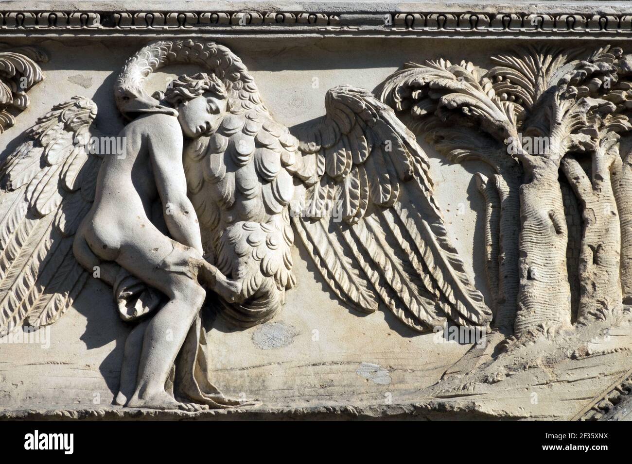 Reliefs Renaissance, Palais d'été de la Reine Anne, appelé Belvédère, jardin royal du château de Prague, cygne Banque D'Images