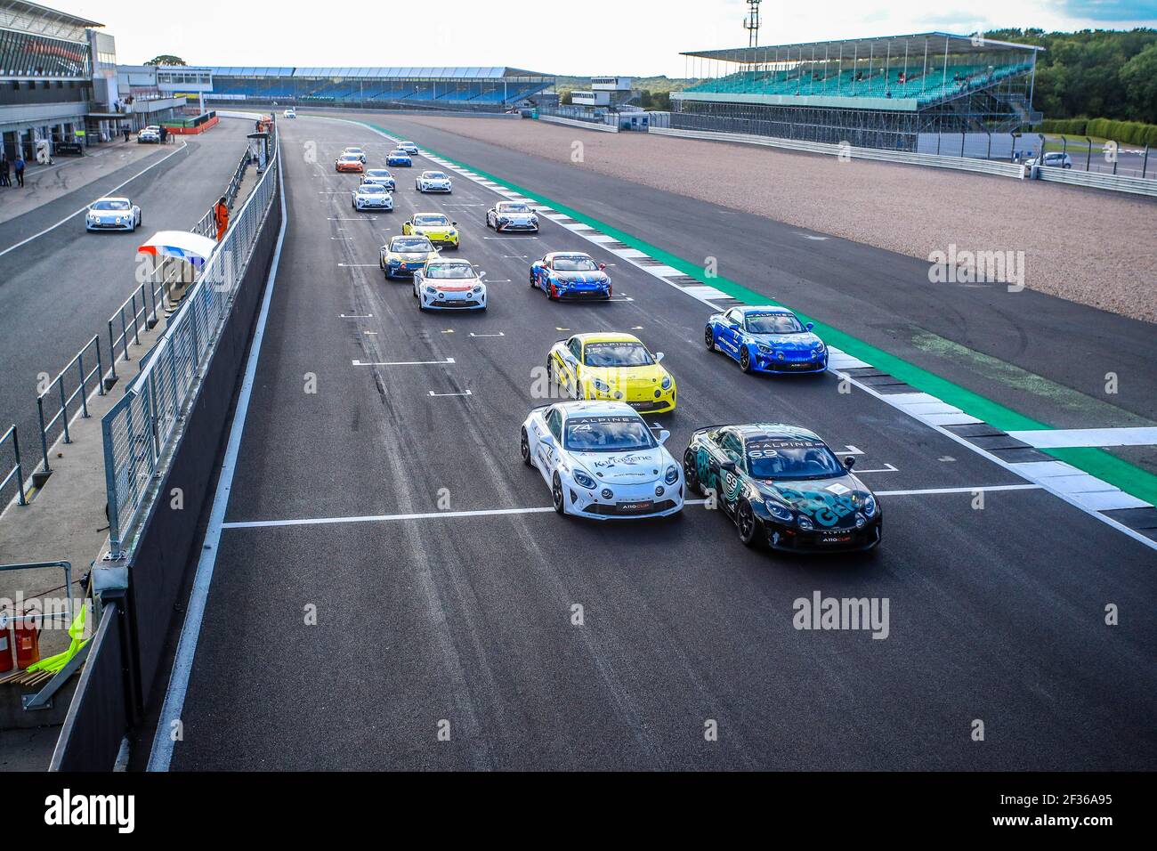 69 HURGON Laurent (fra), Alpine A 110 Europa Cup team Autosport GP-Patrick Roger, action 74 NEVEU Julien (fra), Alpine A 110 Europa Cup team Autosport GP, action départ lors de la coupe Alpine Europa 2019 à Silverstone, Grande-Bretagne, du 6 au 9 septembre - photo Gregory Lenmand / DPPI Banque D'Images