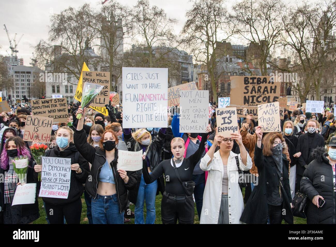 Londres, Royaume-Uni. 15 mars 2021. Des manifestants lors d'une réclamation dans les rues protestent, Parliament Square, dans le centre de Londres, en mémoire de Sarah Everard qui a disparu en rentrent à pied de l'appartement d'un ami le 3 mars. Date de la photo: Lundi 15 mars 2021. Crédit photo devrait lire crédit: Matt Crossick/Alamy Live News Banque D'Images