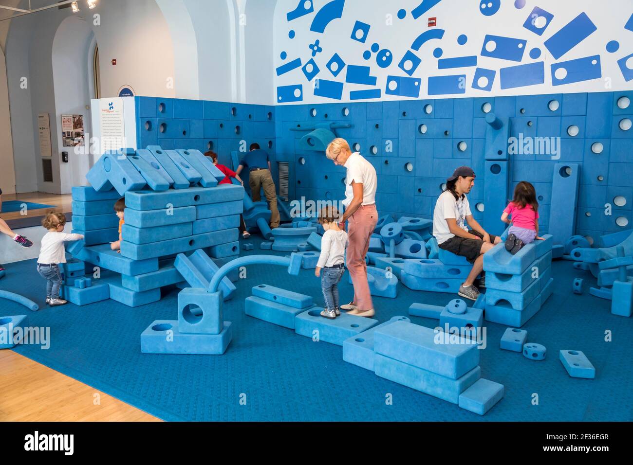 Washington DC, National Building Museum Pension Building Building Building Building Building Building Building, exposition Building zone, aire de jeux pour enfants, construction de blocs garçons, garçon, garçon, garçon, enfant Banque D'Images