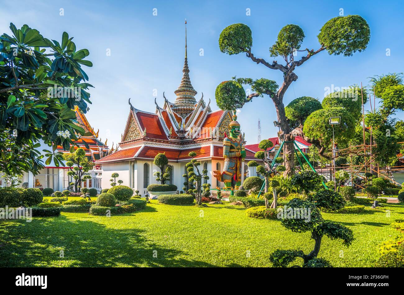 Wat Arun ou Temple de l'Aube est un beau bouddhiste Temple et site d'intérêt de Bangkok en Thaïlande Banque D'Images