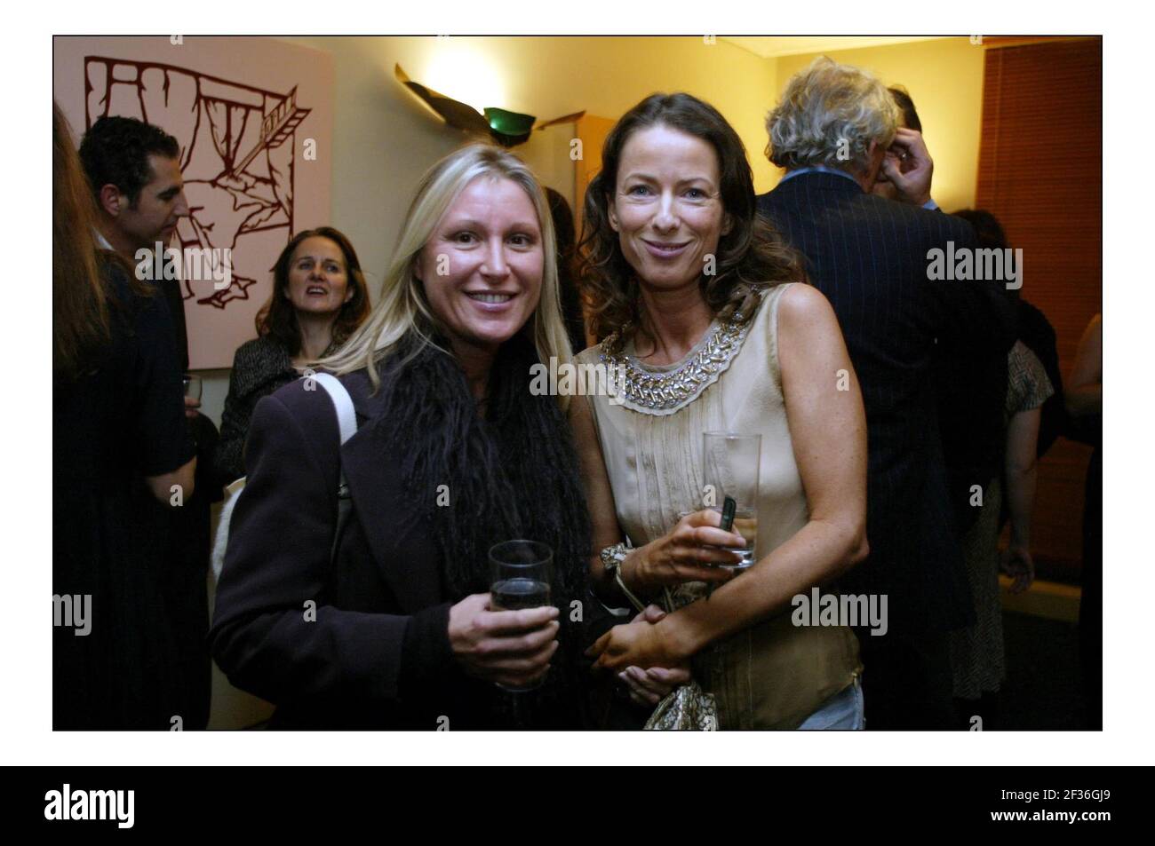 Lancement du livre pour Sally Ann Lasson, épouse de Simon Kelner, rédacteur en chef du journal indépendant, au Groucho Club.9/11/2004 pic David Sandison Banque D'Images