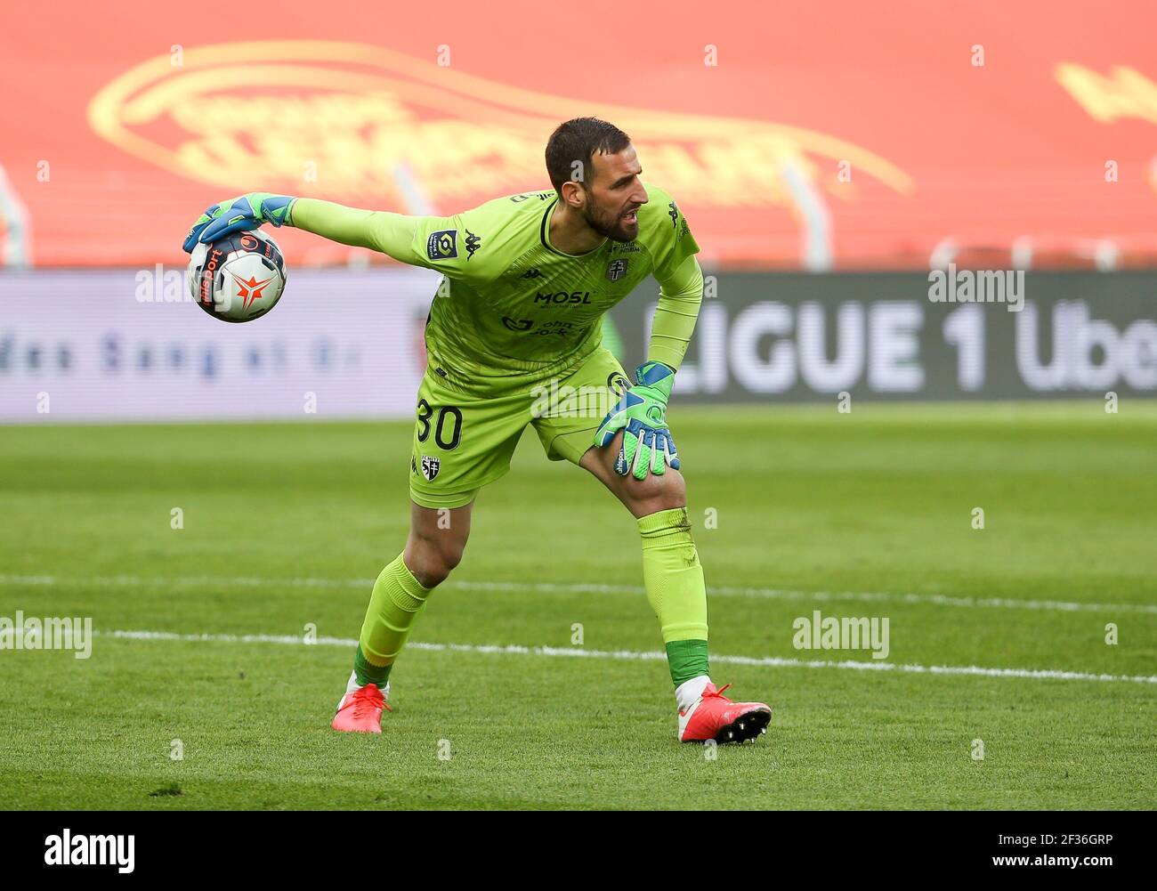 Gardien de but du FC Metz Marc-Aurele Caillard lors du championnat français Ligue 1 match de football entre RC Lens et FC Metz le 14 mars 2021 au Stade Bolaert-Delelis à Lens, France - photo Jean Catuffe / DPPI Banque D'Images