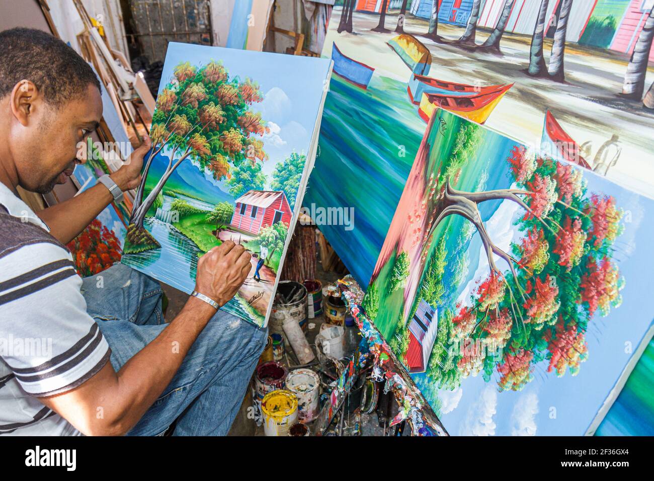 Santo Domingo République Dominicaine,Ciudad Colonia Zona Colonial,Mercado modelA marché hispanique homme artiste peintre galerie de peinture, toile acrylique peinture Banque D'Images