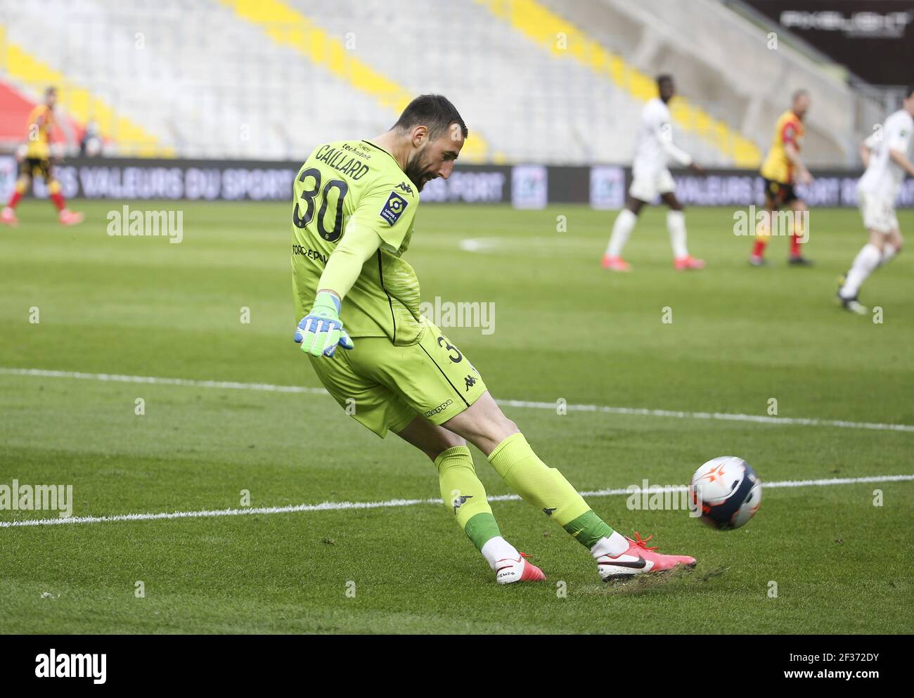 Gardien de but du FC Metz Marc-Aurele Caillard lors du championnat français Ligue 1 match de football entre RC Lens et FC Metz le 14 mars 2021 au Stade Bolaert-Delelis à Lens, France - photo Jean Catuffe / DPPI / LiveMedia Banque D'Images