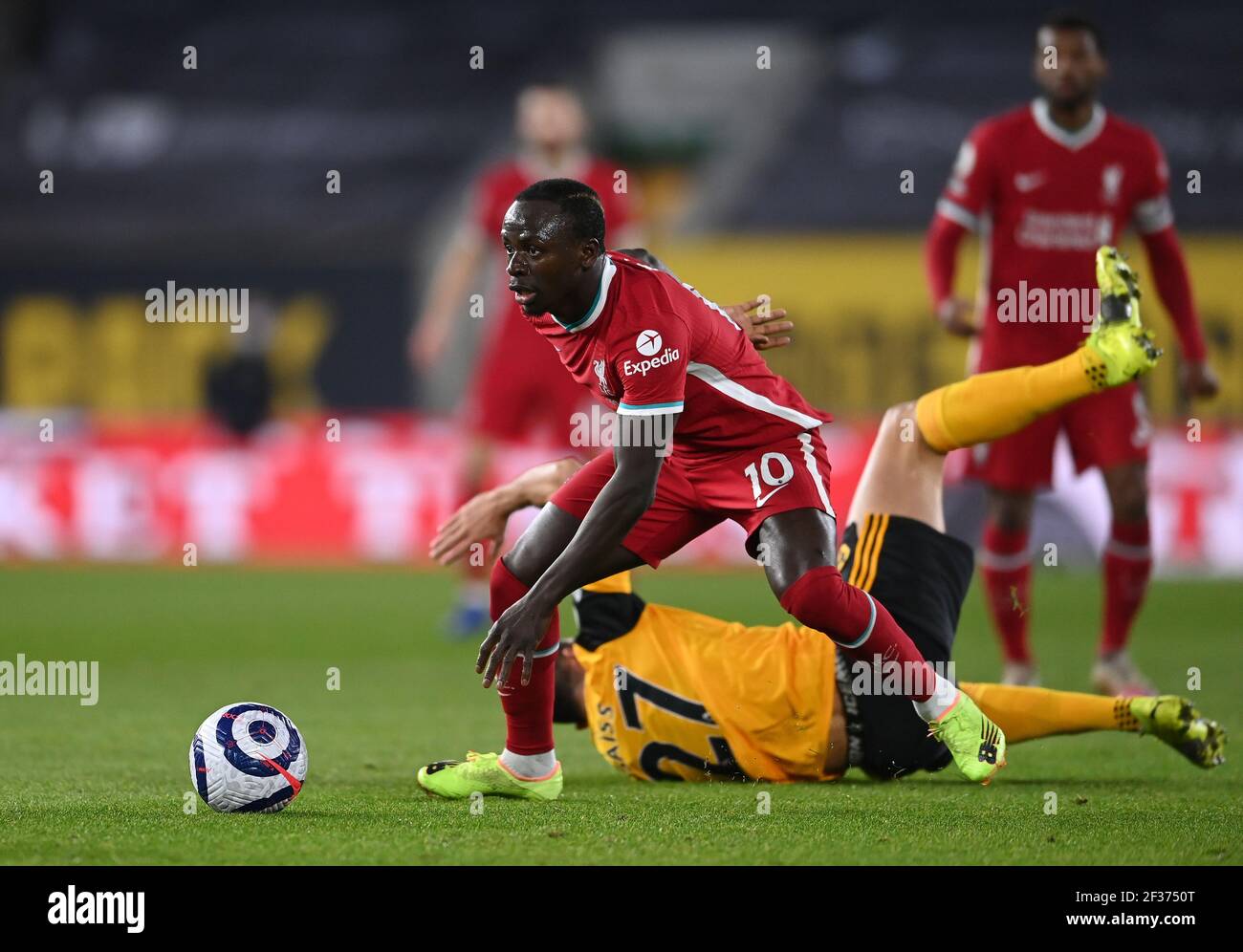 Sadio Mane de Liverpool en action pendant le match de la Premier League au stade Molineux, Wolverhampton. Date de la photo: Lundi 15 mars 2021. Banque D'Images