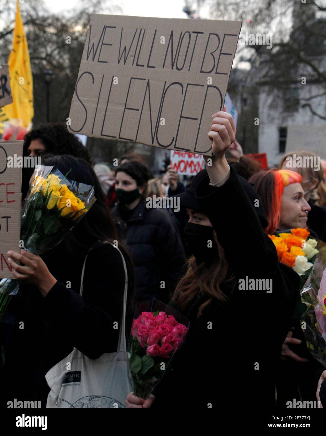 Londres, Royaume-Uni. 15 mars 2021. Une femme porte un panneau indiquant « nous ne serons pas réduits au silence » en réponse au récent projet de loi de restriction de protestation. Londres. 15 mars 2021 crédit : One Up Top Editorial Images/Alamy Live News Banque D'Images