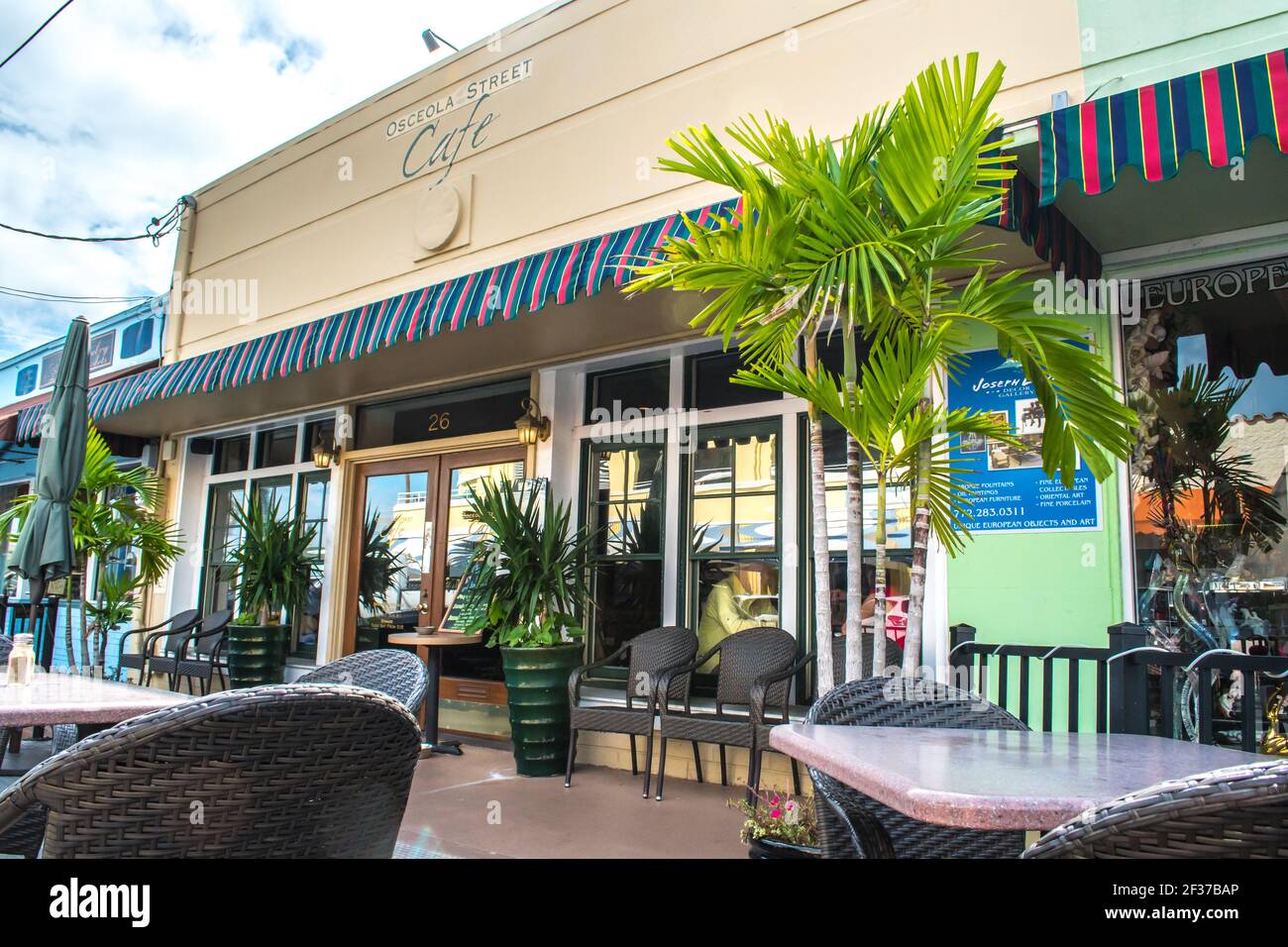 Centre-ville historique de Stuart, Floride. Scènes le long des rues avec des vitrines, des restaurants et des hôtels locaux à la ville de bord de mer dans le sud-est de la Floride Banque D'Images