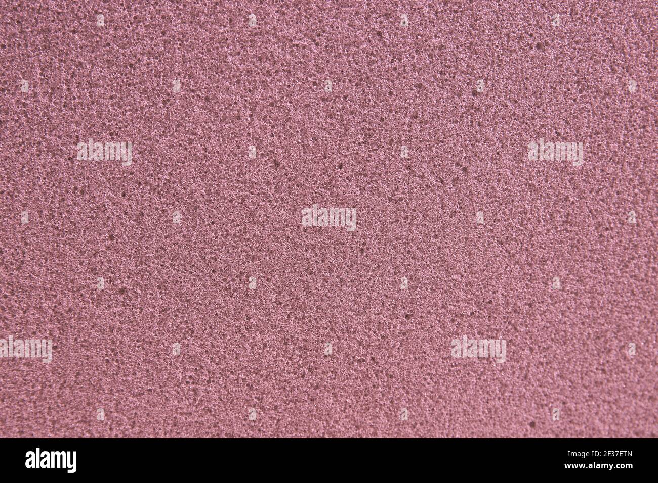 Gros plan d'une texture d'une éponge rose utile comme arrière-plan avec espace de copie Banque D'Images