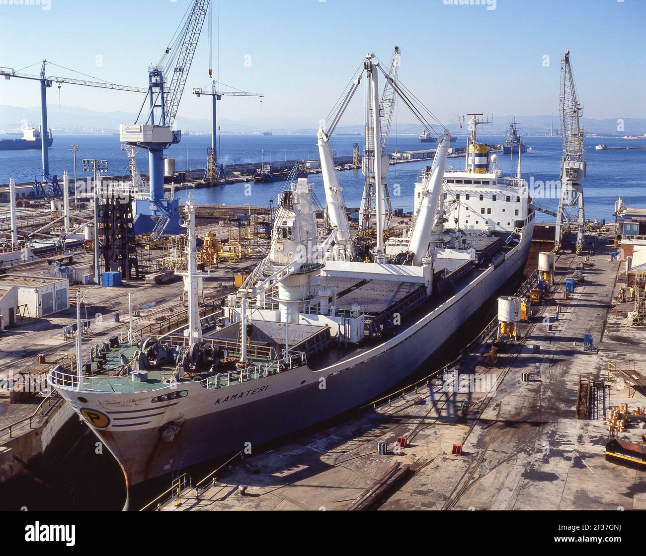 Navire de fret général 'Kamateri' à quai sec, chantier naval de Malte, Grand Harbour, Valletta, Malte Banque D'Images