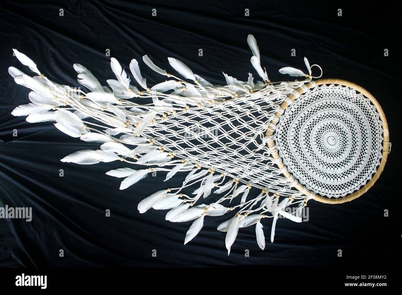 Cet art macrame fait de corde crochetée pour la décoration intérieure. Banque D'Images