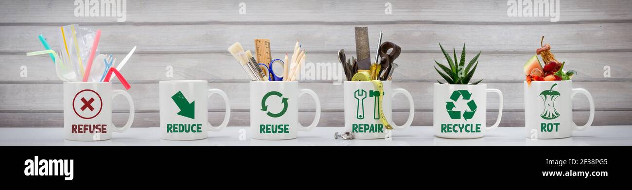 Gestion zéro déchet, illustrée dans 6 tasses avec contenu pertinent. Refuser, réduire, recycler, réparer, réutiliser, pourrir. Mode de vie écologique, vie durable an Banque D'Images