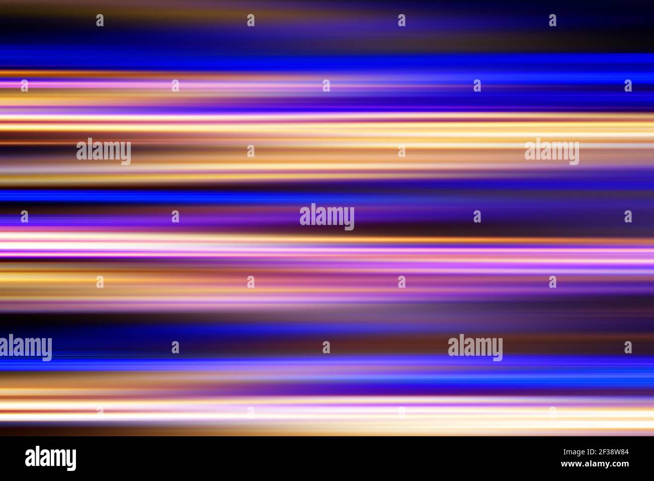 Traînées de lumière colorées la nuit (prise de vue longue exposition) - arrière-plan abstrait Banque D'Images
