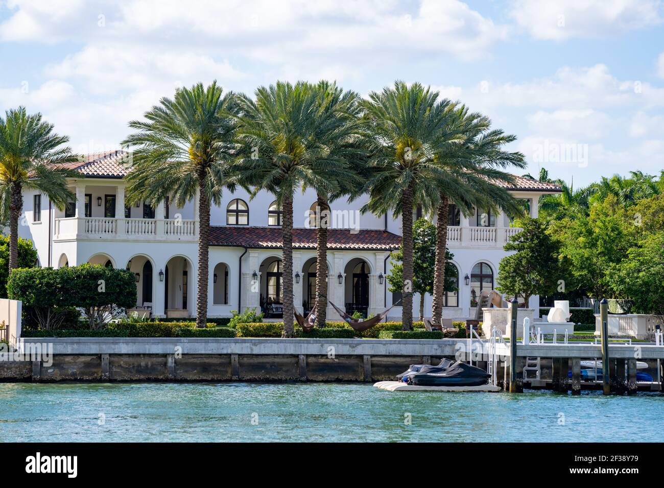 Demeures de Miami Beach, vue depuis Collins Avenue Banque D'Images