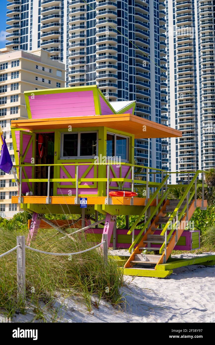 Stand de secouriste coloré Miami Beach FL Banque D'Images