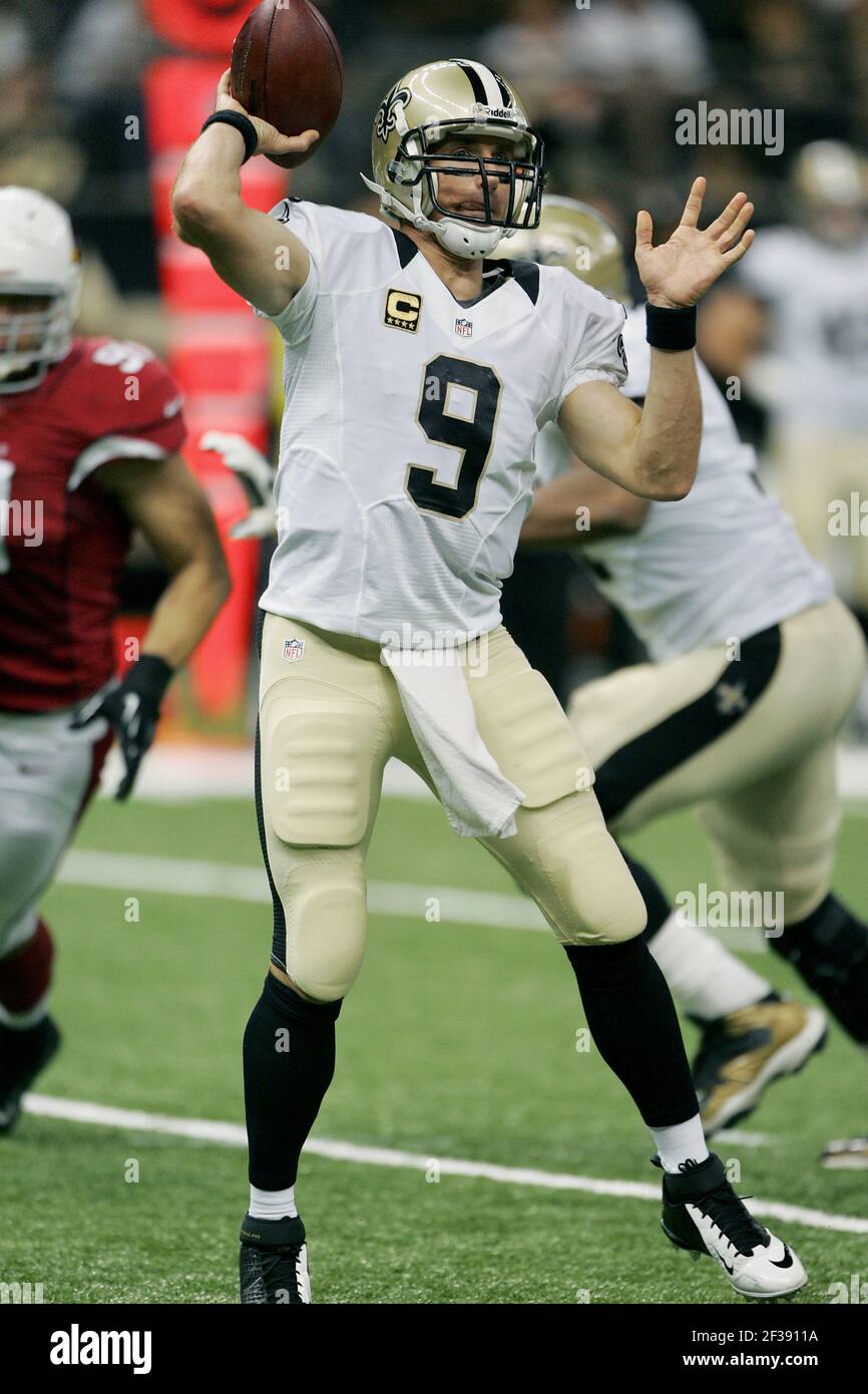 Le quartier des Saints de la Nouvelle-Orléans a attiré Brees dans l'action lors d'un match de la Ligue nationale de football. Banque D'Images