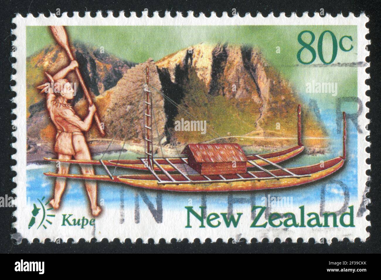 NOUVELLE-ZÉLANDE - VERS 1997: Timbre imprimé par la Nouvelle-Zélande, montre Kupe arrivant en Nouvelle-Zélande en bateau, vers 1997 Banque D'Images
